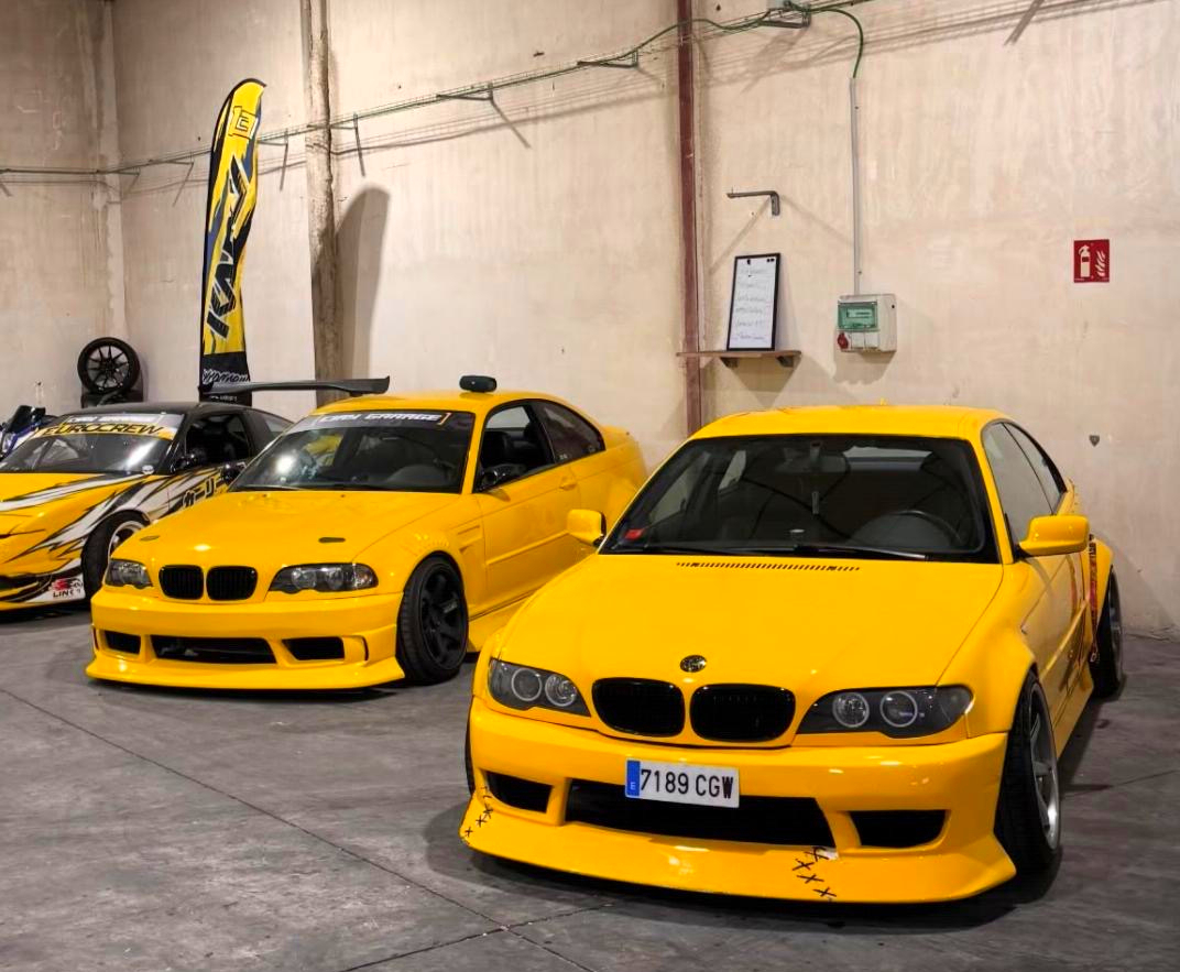Coche de drift con componentes de competición